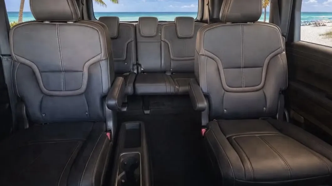 Nissan Armada 2026 por dentro, flota de Pick'N Go Rent A Car en Orlando