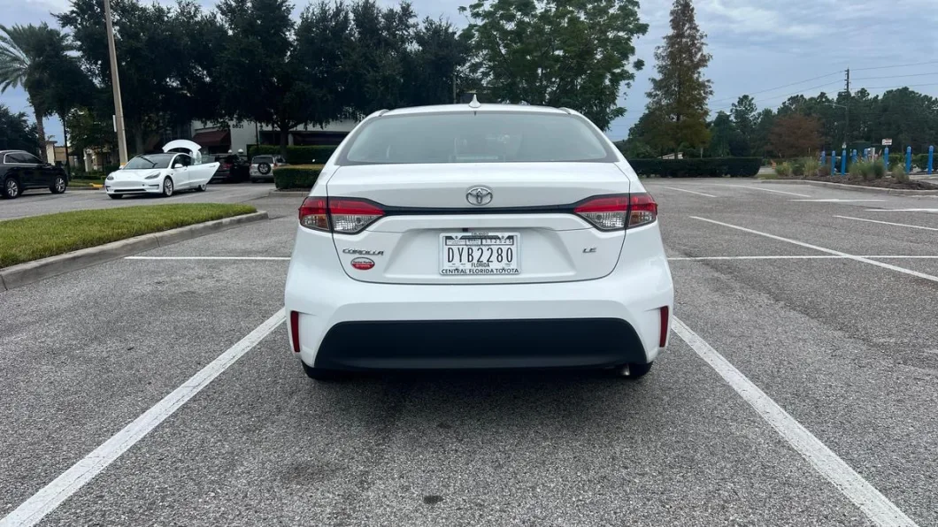 Toyota Corolla 2024 por dentro, flota de Pick'N Go Rent A Car en Orlando
