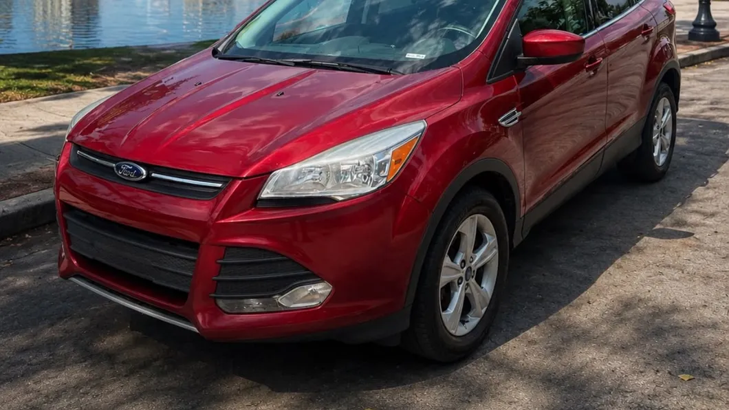 Ford Escape 2018 de lado, flota de Pick'N Go Rent A Car en Orlando