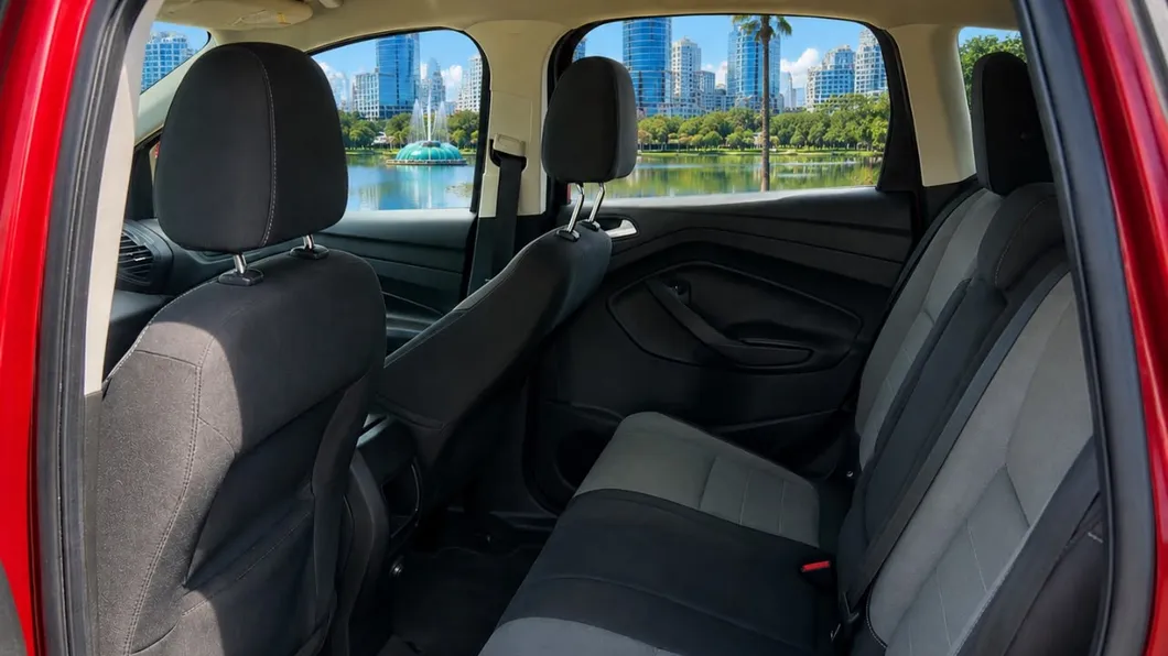 Ford Escape 2018 por dentro, flota de Pick'N Go Rent A Car en Orlando