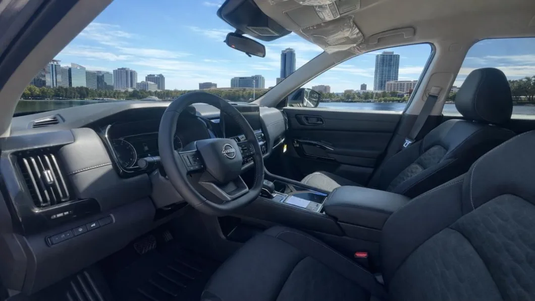 Nissan Pathfinder 2026 por dentro, flota de Pick'N Go Rent A Car en Orlando