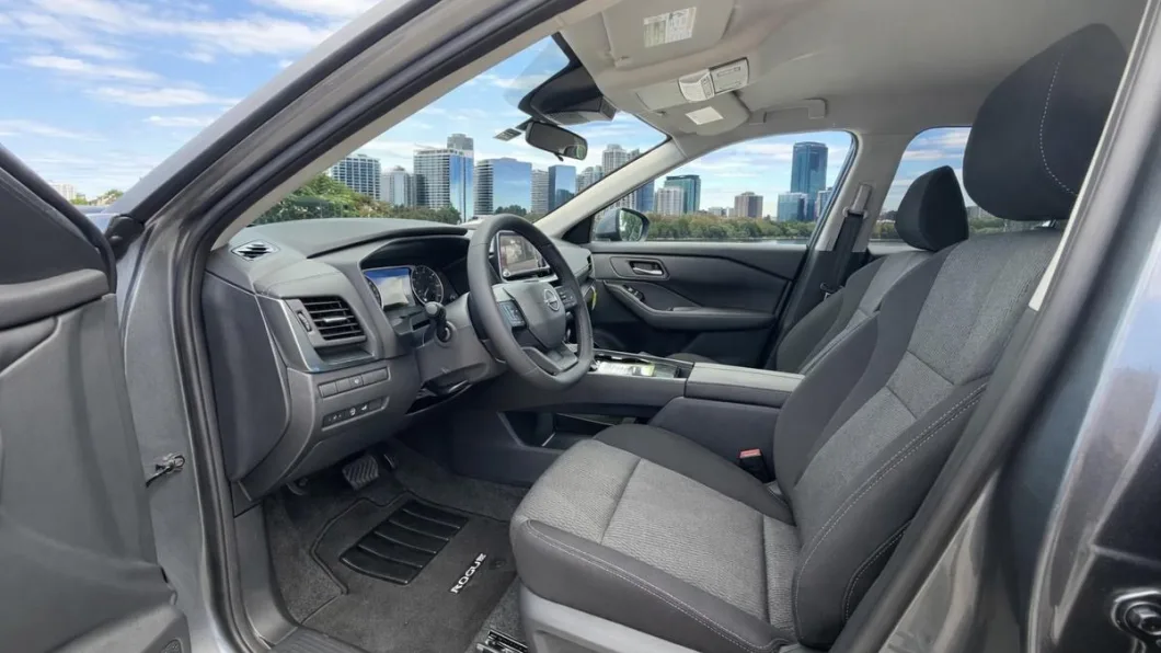 Nissan Rogue 2026 por dentro, flota de Pick'N Go Rent A Car en Orlando