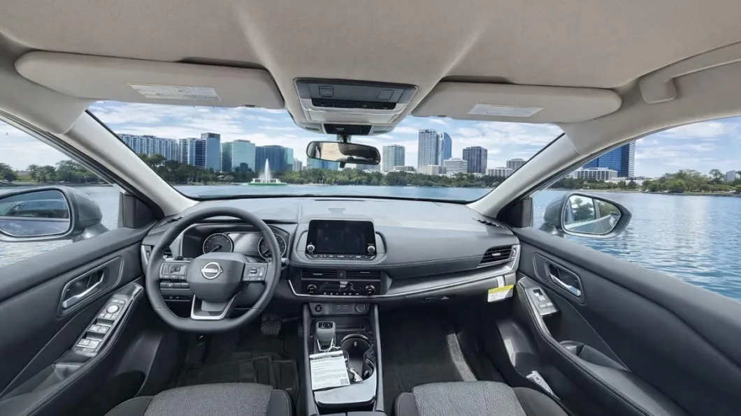 Nissan Rogue 2026 por dentro, flota de Pick'N Go Rent A Car en Orlando