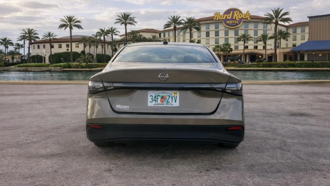 Nissan Sentra 2026 por dentro, flota de Pick'N Go Rent A Car en Orlando