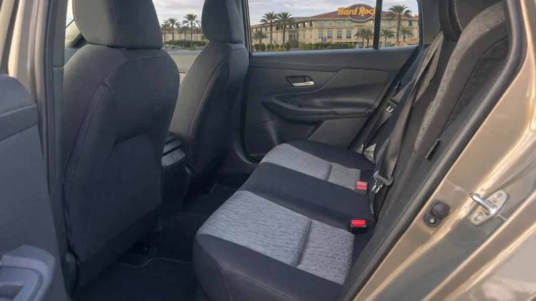 Nissan Sentra 2026 por dentro, flota de Pick'N Go Rent A Car en Orlando