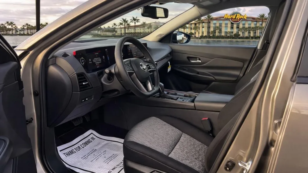 Nissan Sentra 2026 por dentro, flota de Pick'N Go Rent A Car en Orlando