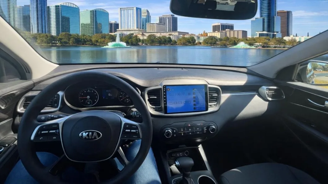 Kia Sorento 2019 por dentro, flota de Pick'N Go Rent A Car en Orlando